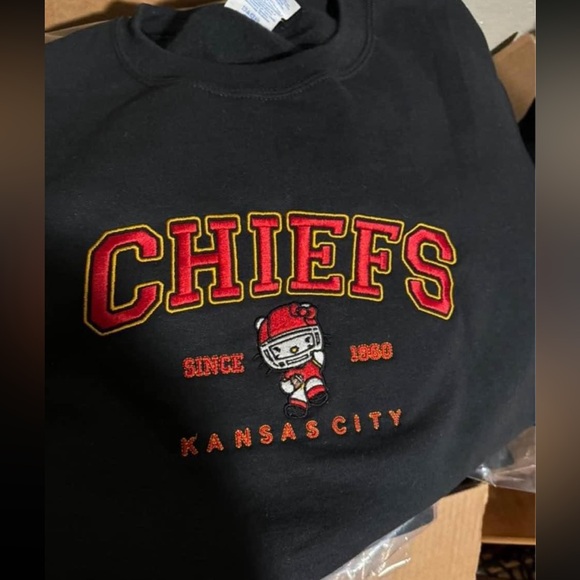 Hello kitty chiefs crewneck - Picture 1 of 1